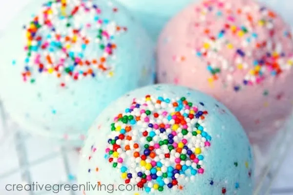 bubble gum bath bomb