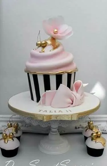 #pinkcakes, #pinkcake, #pinkandgoldcake