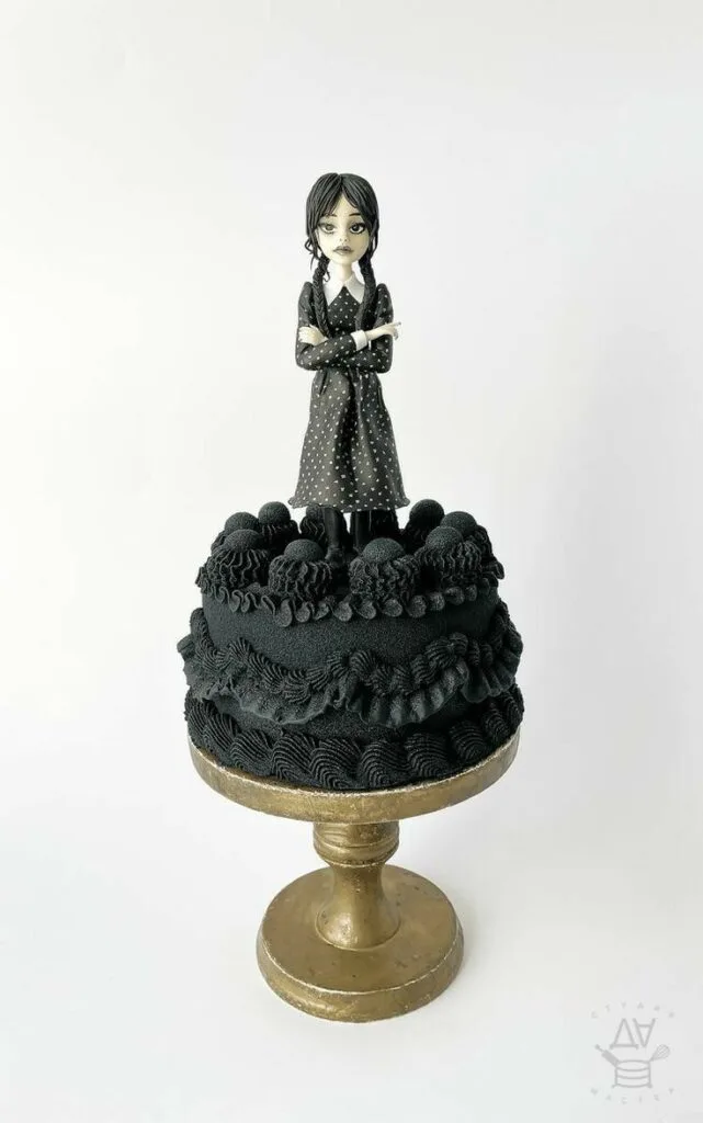 Wednesday Addams Cake #blackcake #gothcake #addamsfamily #wednesdayaddamsparty