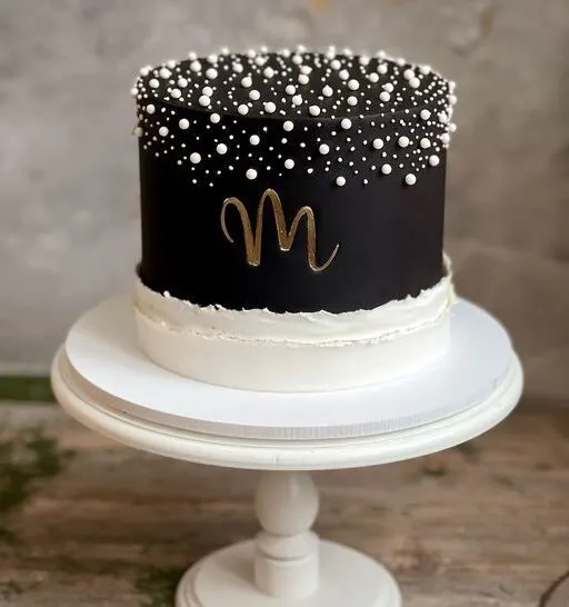 35 Stunning Black Cakes That Will Take Your Breath Away