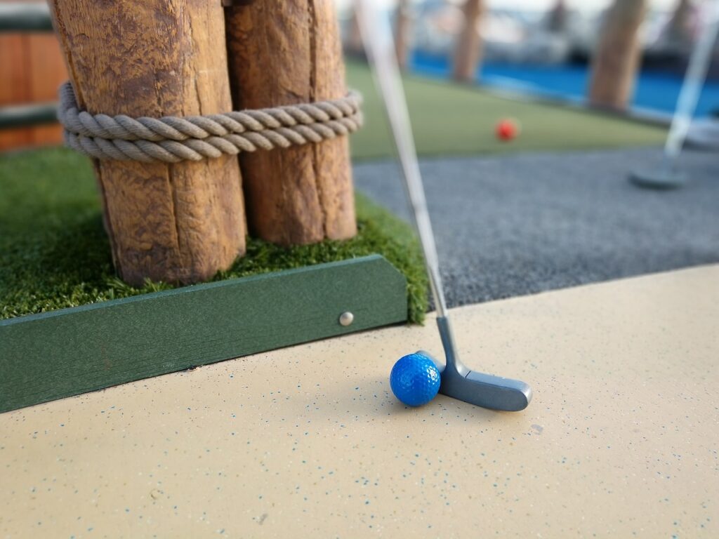 mini golf, date ideas for teenagers