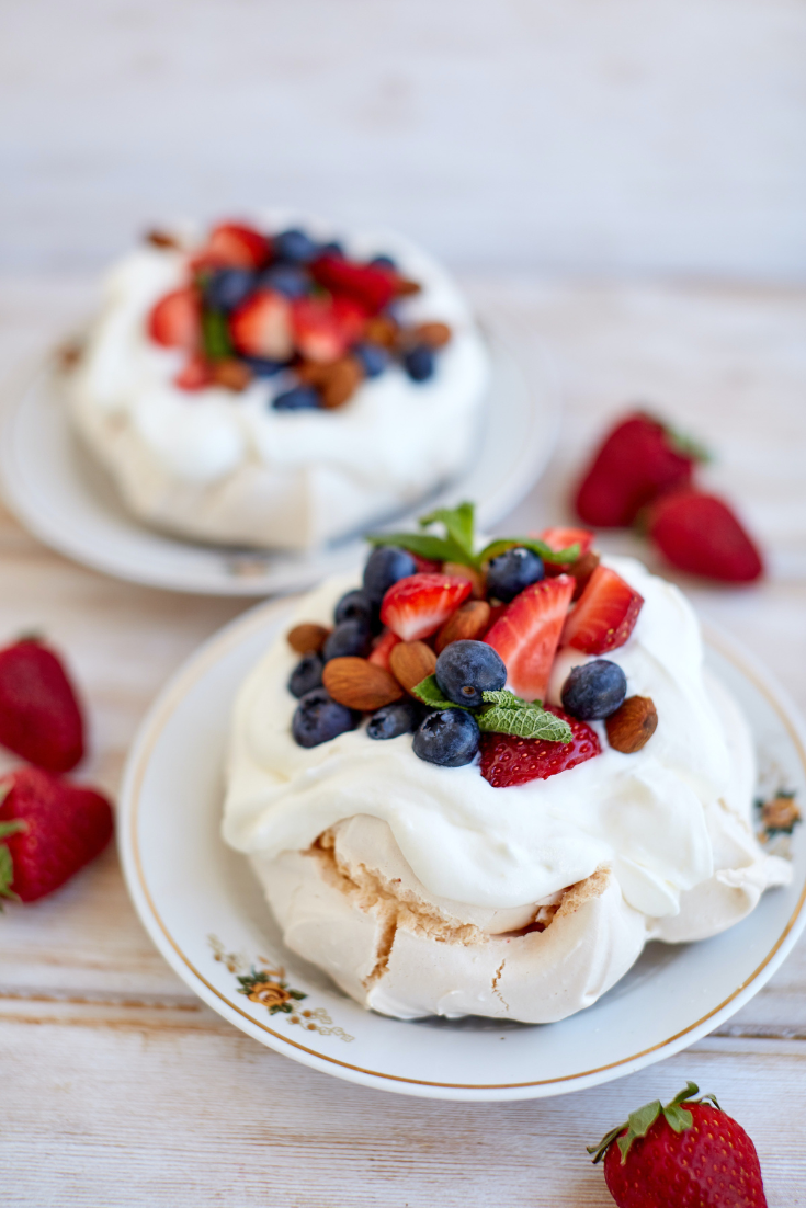 strawberry pavlova, strawberry desserts