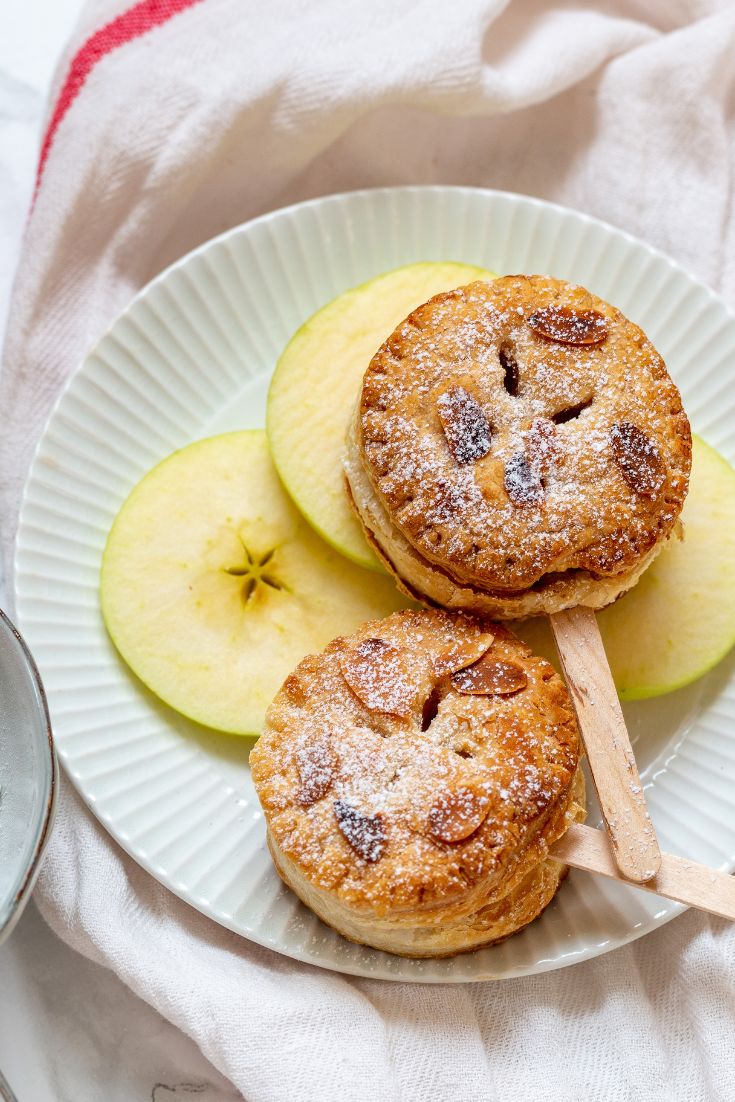 20 Cozy Fall Dessert Ideas Apple Pie Pops