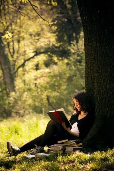 Senior Picture Ideas Book Lover
