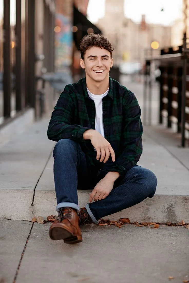 senior pic boy street side