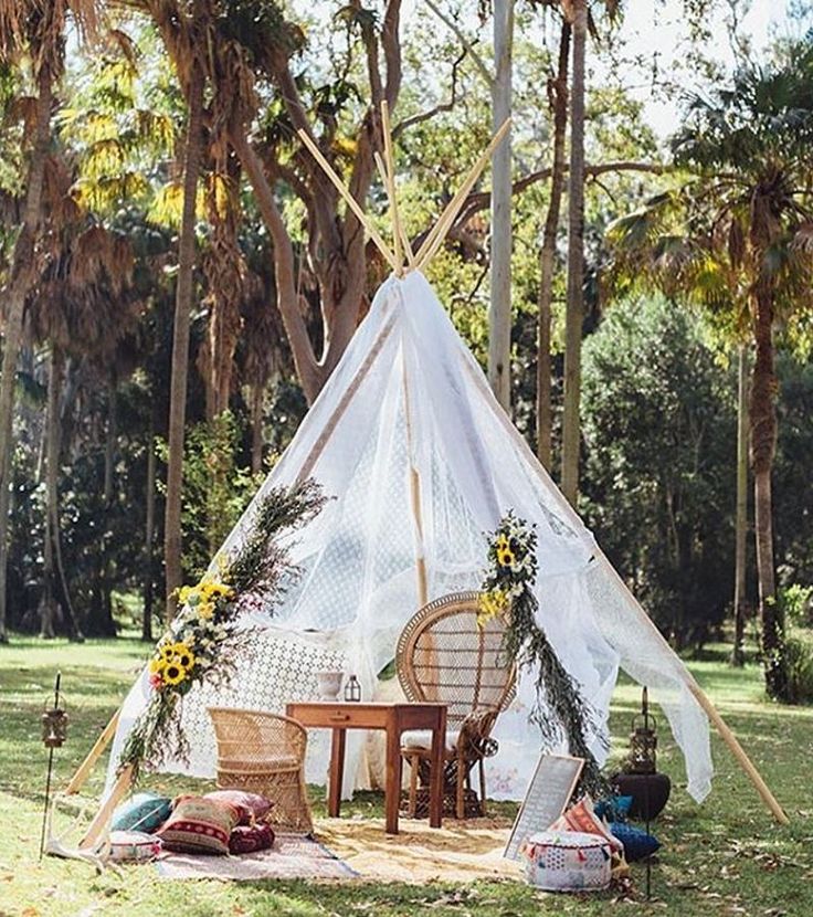 tarot tent &bull; Instagram