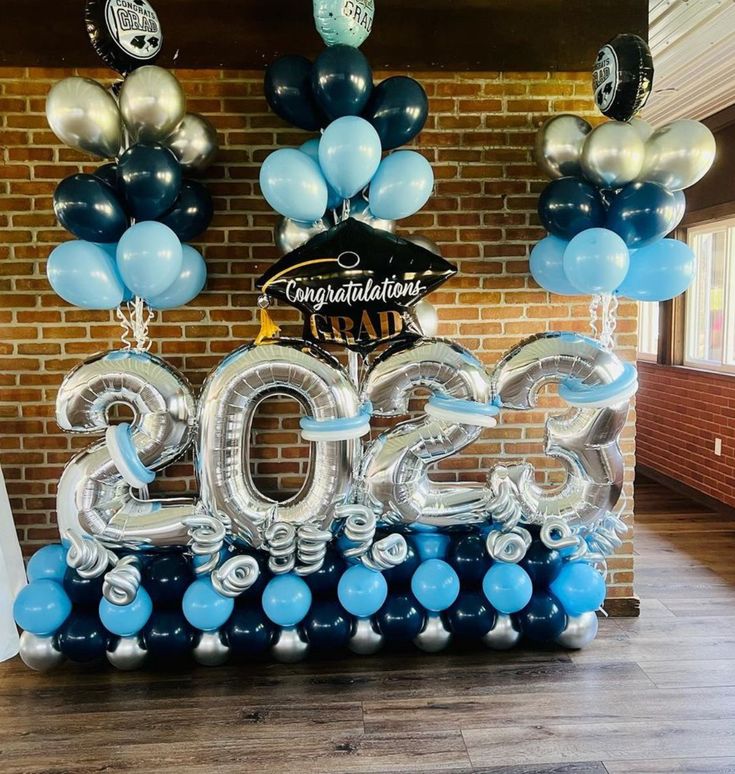 Graduation party balloon number display
